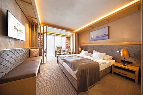 One-Bedroom Suite with Balcony - Annex