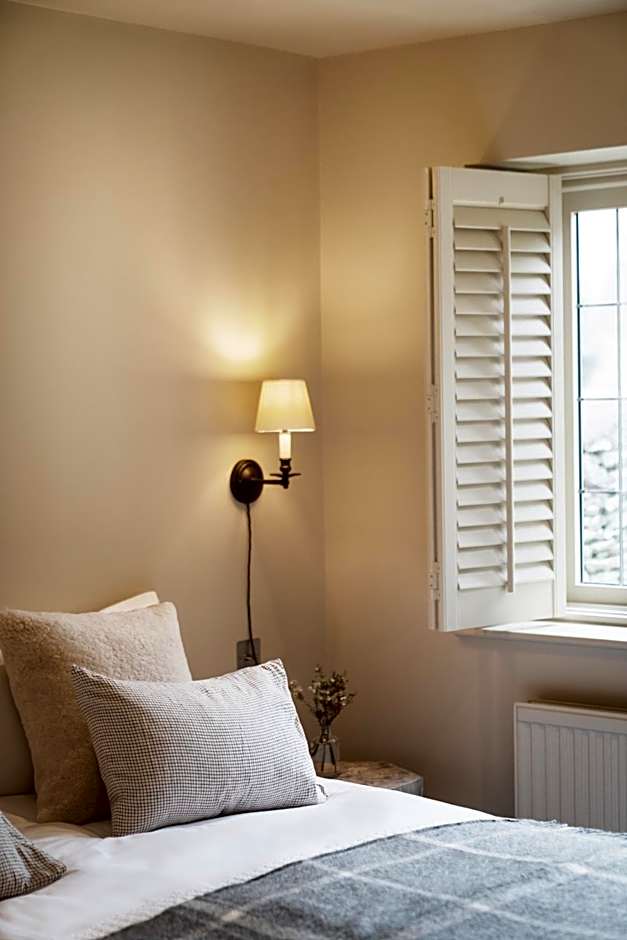 The Three Horseshoes