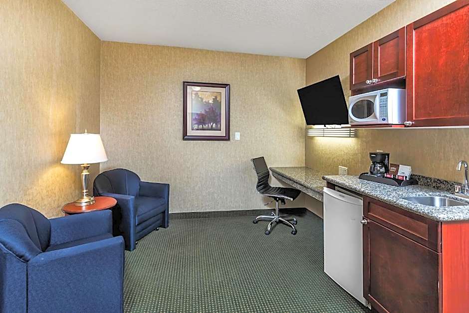 Redwood Inn & Suites