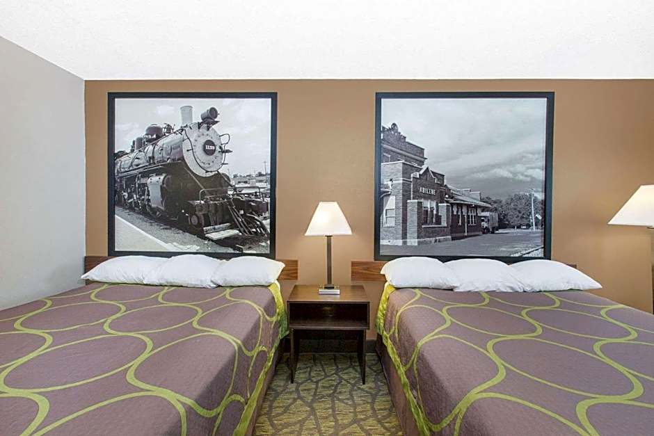 Super 8 by Wyndham Belleville