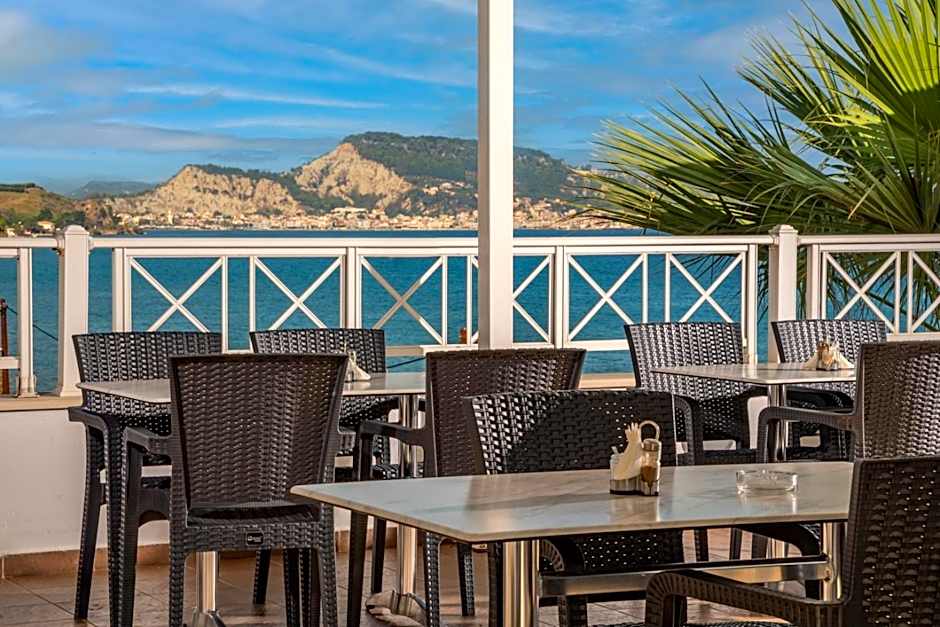 Nefeli Beach - living by the sea