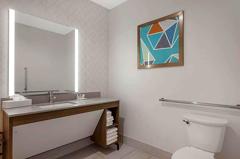 Comfort Suites Richmond East