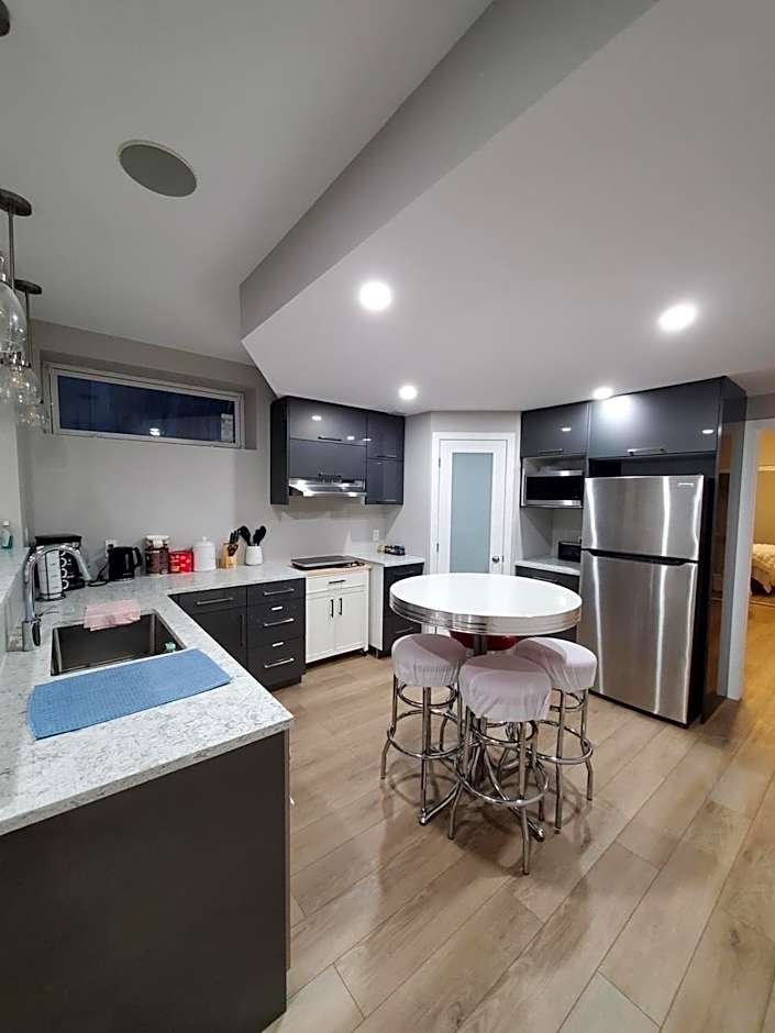 Private Entrance 2 Bed 1 Bath