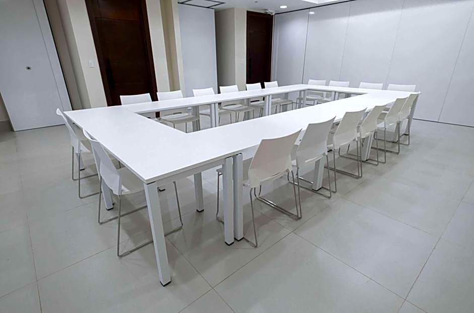 Super 8 by Wyndham Manzanillo