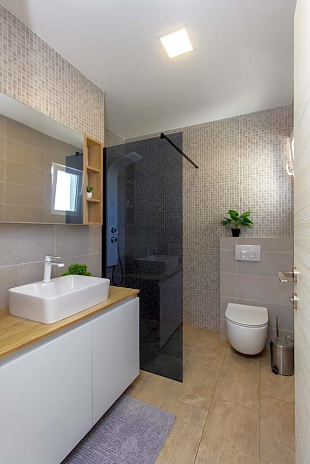 Villa Dalmatian Child with swimming pool, close to the beach