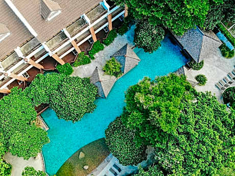 Woodlands Hotel And Resort