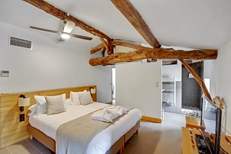 Chambre Atypique -Triple-Standard-Vue sur le vignoble-Douche