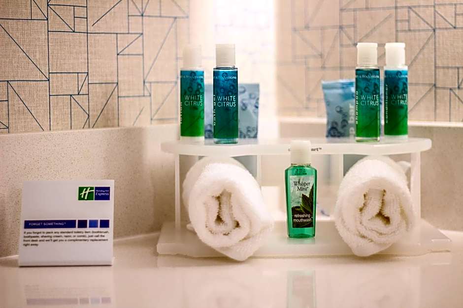 Holiday Inn Express & Suites Miami Airport By IHG