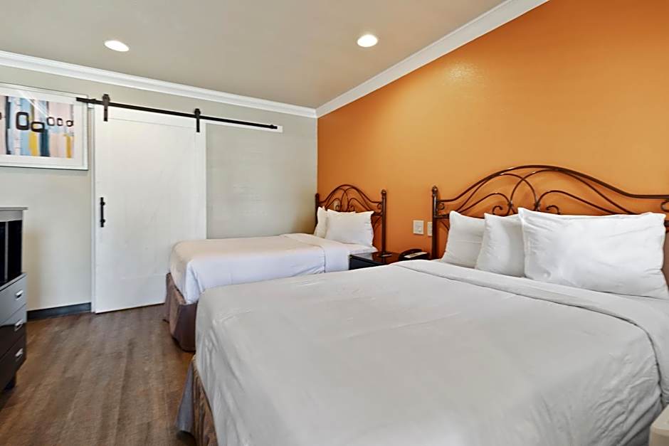 Le Blanc Inn & Suites