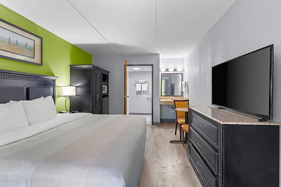 Quality Inn & Suites Gibsonia - Pittsburgh North