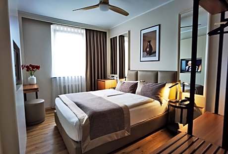 Double Room with Queen Bed