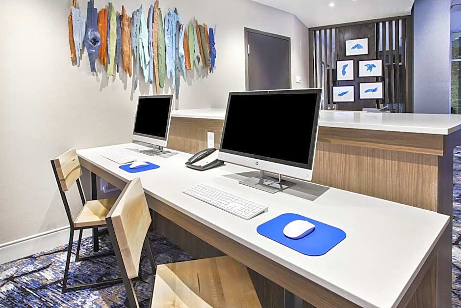 Holiday Inn Express & Suites Okemos - University Area By IHG