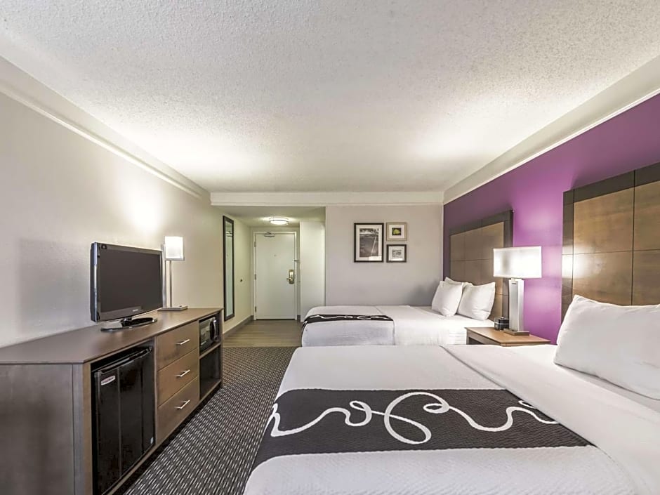 La Quinta Inn & Suites by Wyndham Cincinnati Sharonville