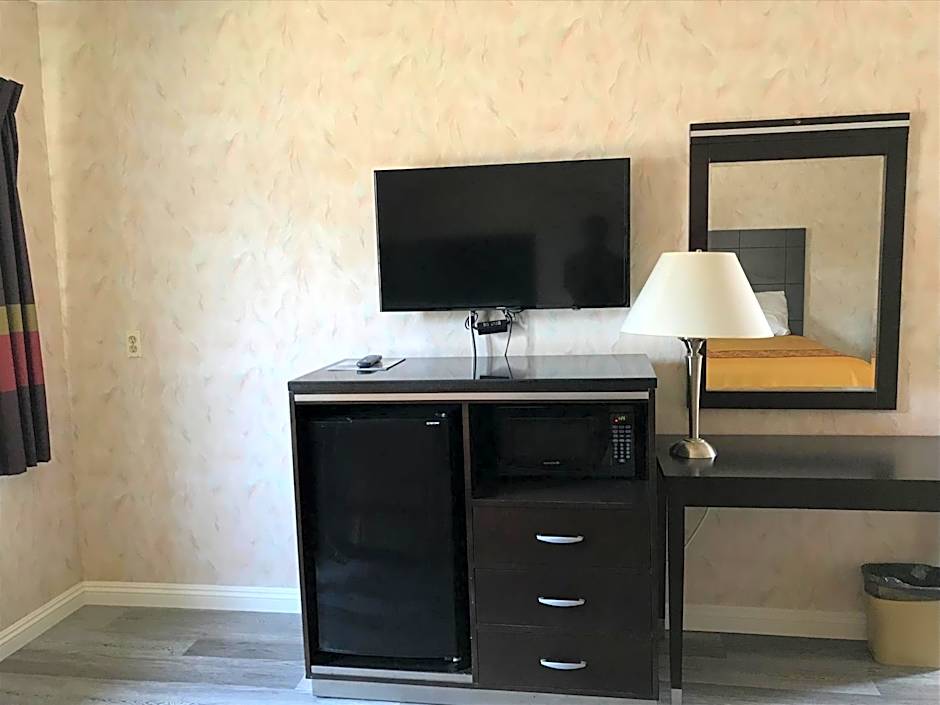 Manhattan Inn & Suites