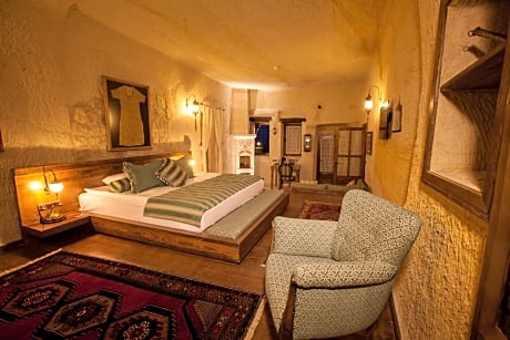 Royal Cave Suite