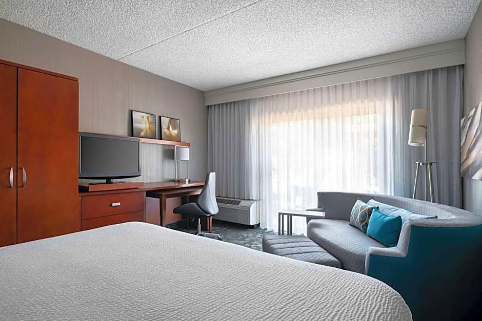 Photo 1 of 5 of Deluxe 1 King Bed