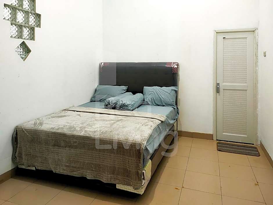 Photo 1 of 37 of Guest House Syariah Bunga Intan RedPartner
