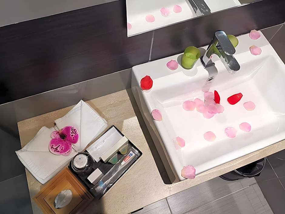 AZ Hotel and Serviced Apartments