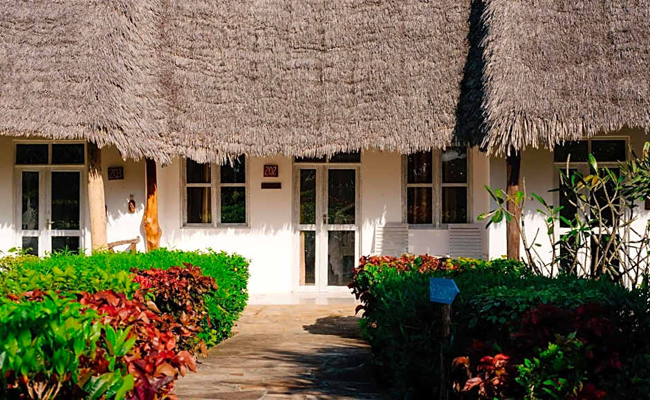 Pearl Beach by Sansi