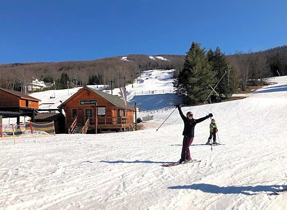 The Haüs Windham - Luxury Suites, Hot Tub, Mountain Views!