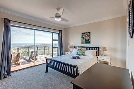 Three-Bedroom Deluxe Apartment