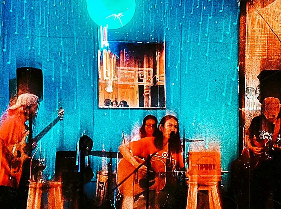 Hostel and Music Bar Bros