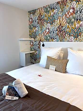 Chambre Lit Queen-Size Elegance