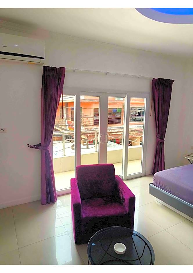 Titanic Residence-7 minute walk to the Beach