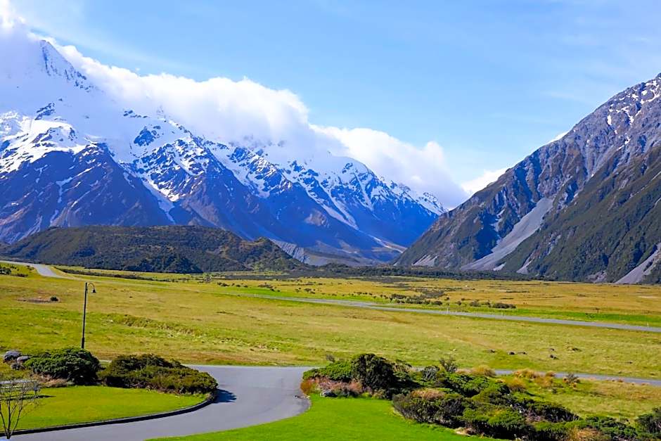 Mt Cook Lodge and Motels