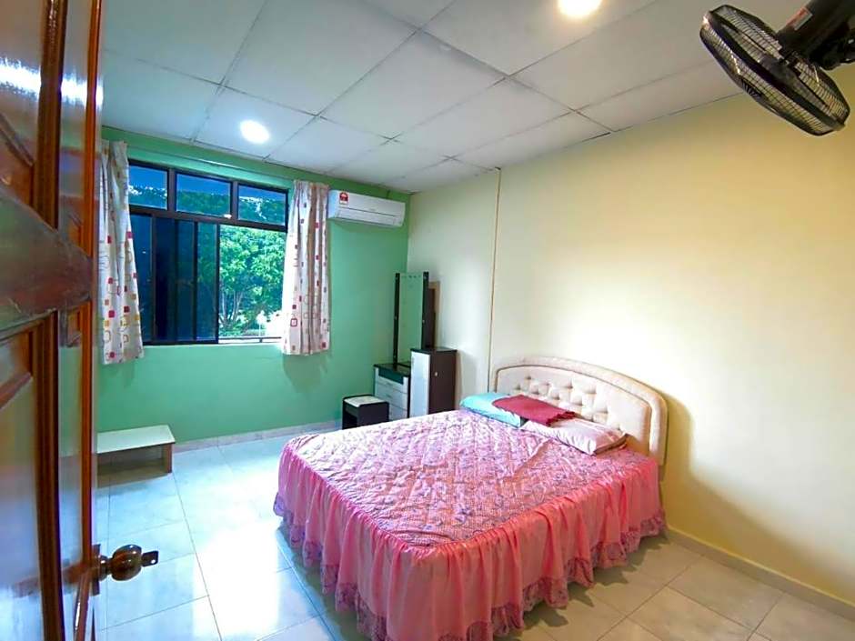 Cosy Homestay Ulu Tiram - Room only