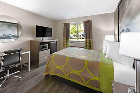 Double Room with Roll-In Shower with Grab Bars - Mobility Accessible/Non-Smoking