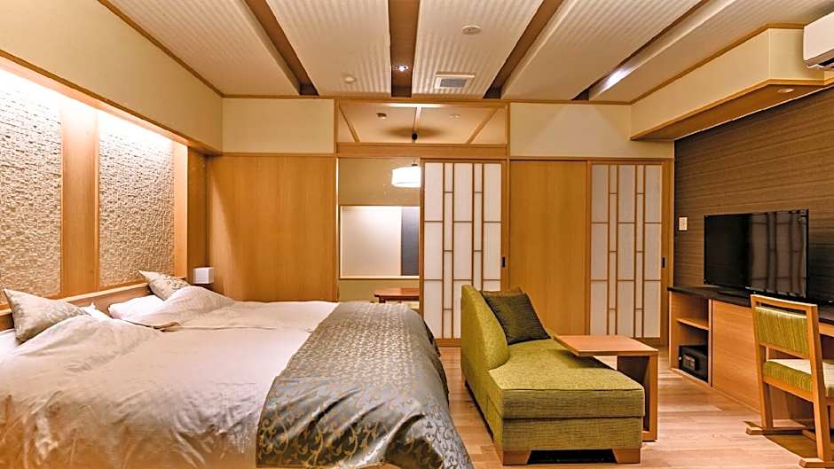 Omuro no mori Gyokusui - 13 years or older