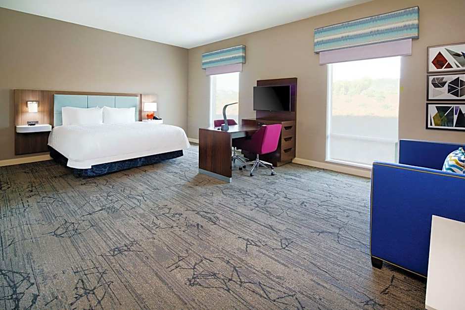 Hampton Inn By Hilton & Suites Gilroy, CA