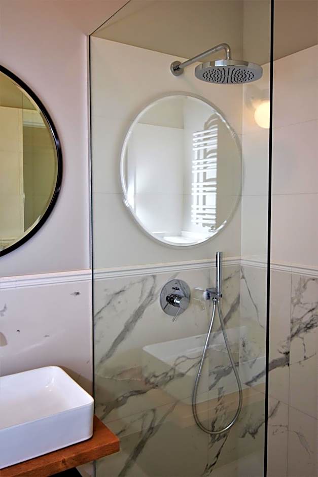 Patio Riverfront Aparthotel