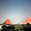 The Gate Hotel Front Pyramids & Sphinx View