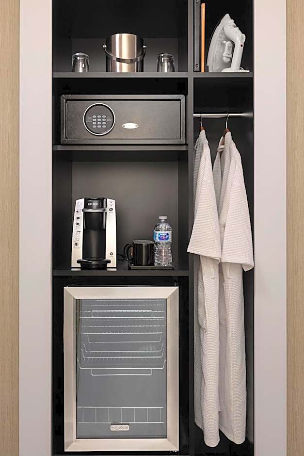 Executive Hotel Pacific