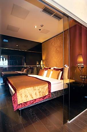 Luxury Suite with Hot Tub and View