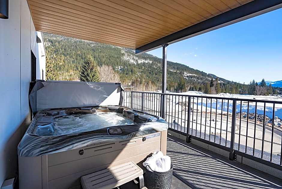 The Big Deck by Revelstoke Vacations
