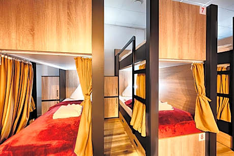 Single Bed in Mixed Dormitory Room