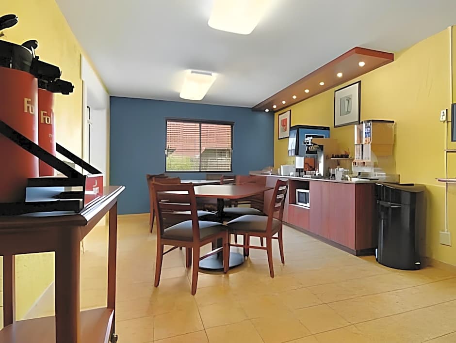 Motel 6-Oak Creek, WI