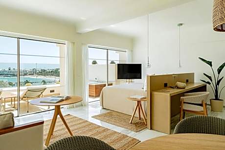 The Reserve Grand Suite Front Ocean View with Whirlpool