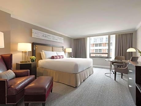 Fairmont Room with One King Bed and Roll-In Shower - Hearing/Mobility Accessible