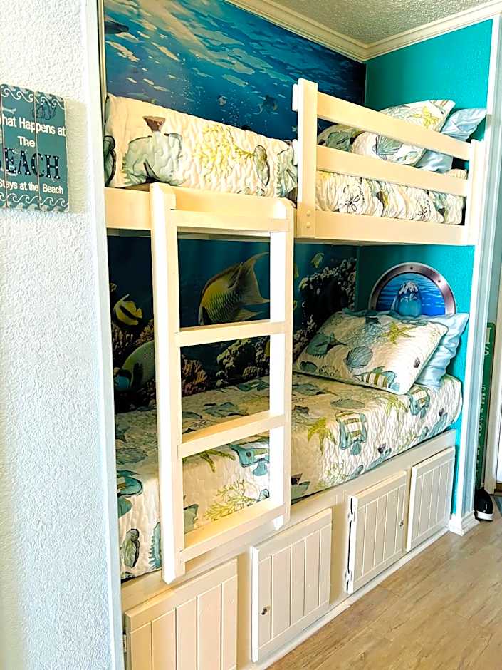 Beautiful newly renovated beachfront condo at Casa Del Mars