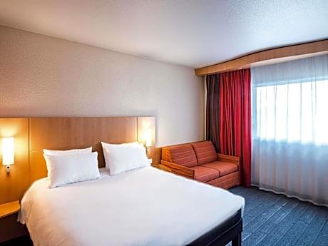Standard Room with One Double Bed and Sofa