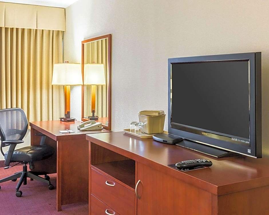 Clarion Hotel Somerset - New Brunswick