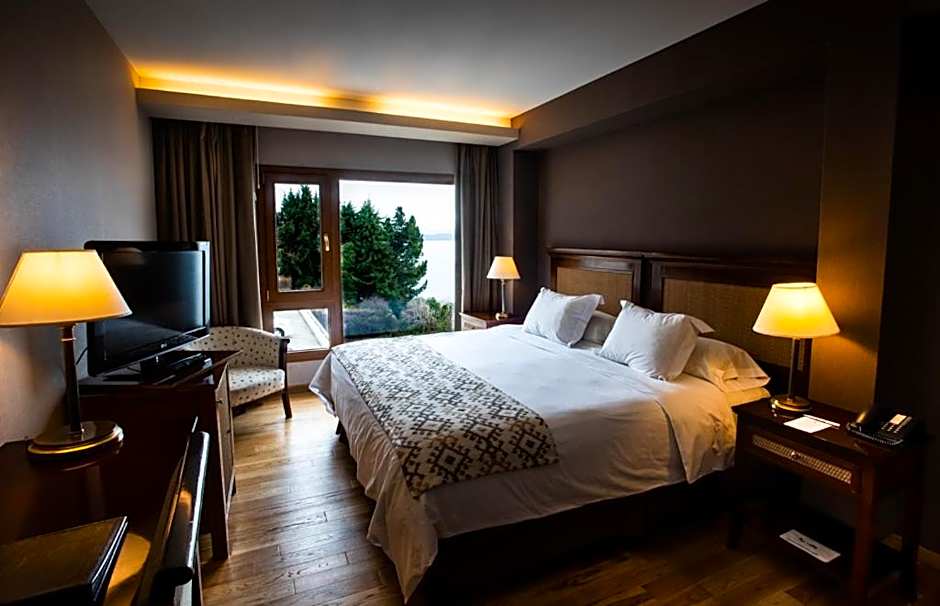 Cacique Inacayal Lake Hotel & Spa