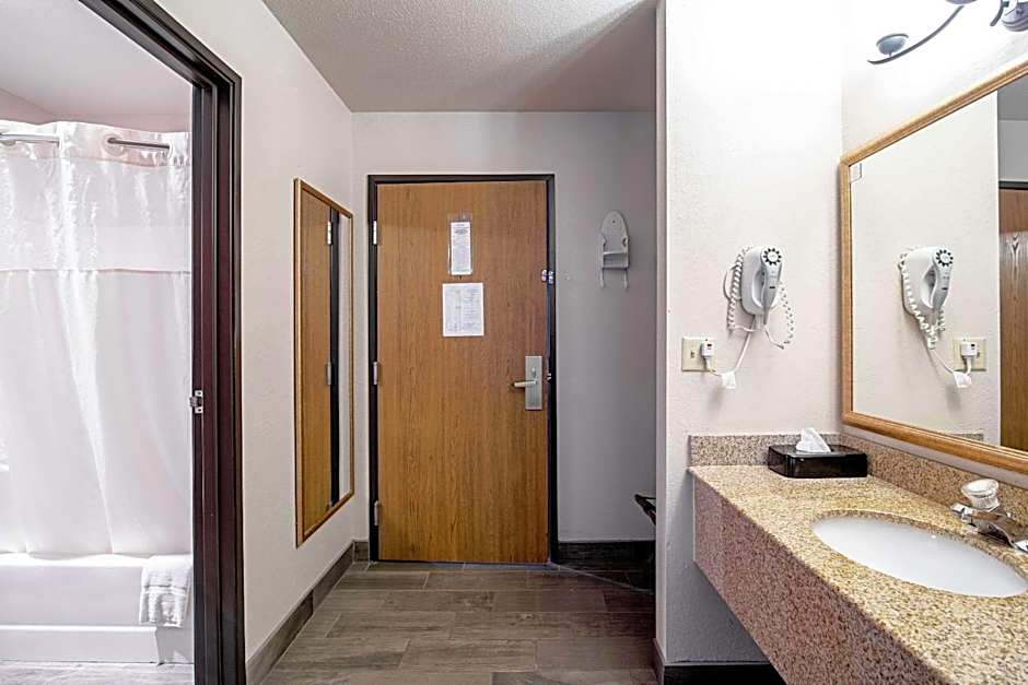 Quality Inn Huron