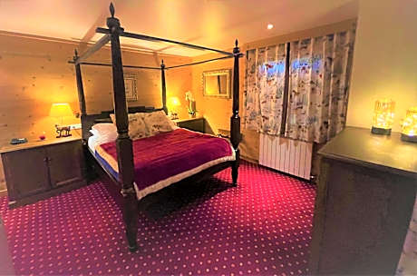 Suite with Mountain View