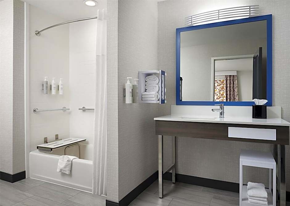 Hampton Inn & Suites Dallas-DFW ARPT W-SH 183 Hurst