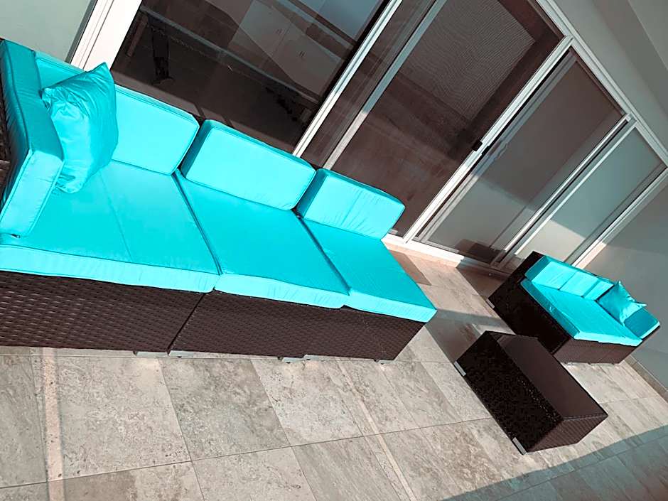 La Jolla Excellence, Exclusive Front Beach!